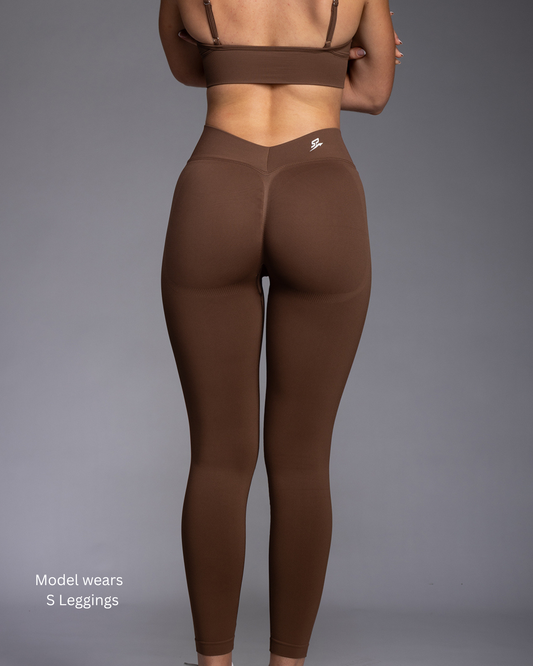 STRYD Performance Peaches scrunch leggings in Cocoa — back view. Women's high-definition scrunch tights.